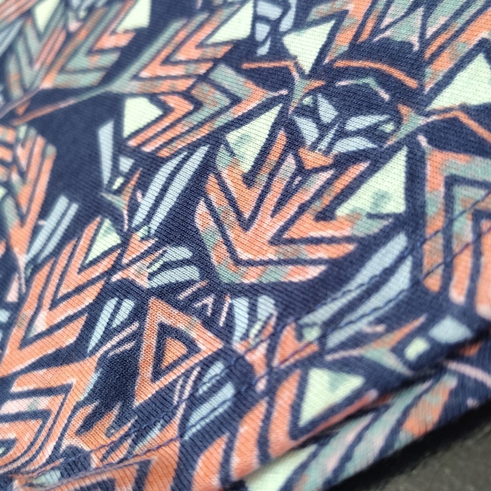 LulaRoe Randy Geometric Pattern Raglan Sleeve Top - Picture 2 of 15